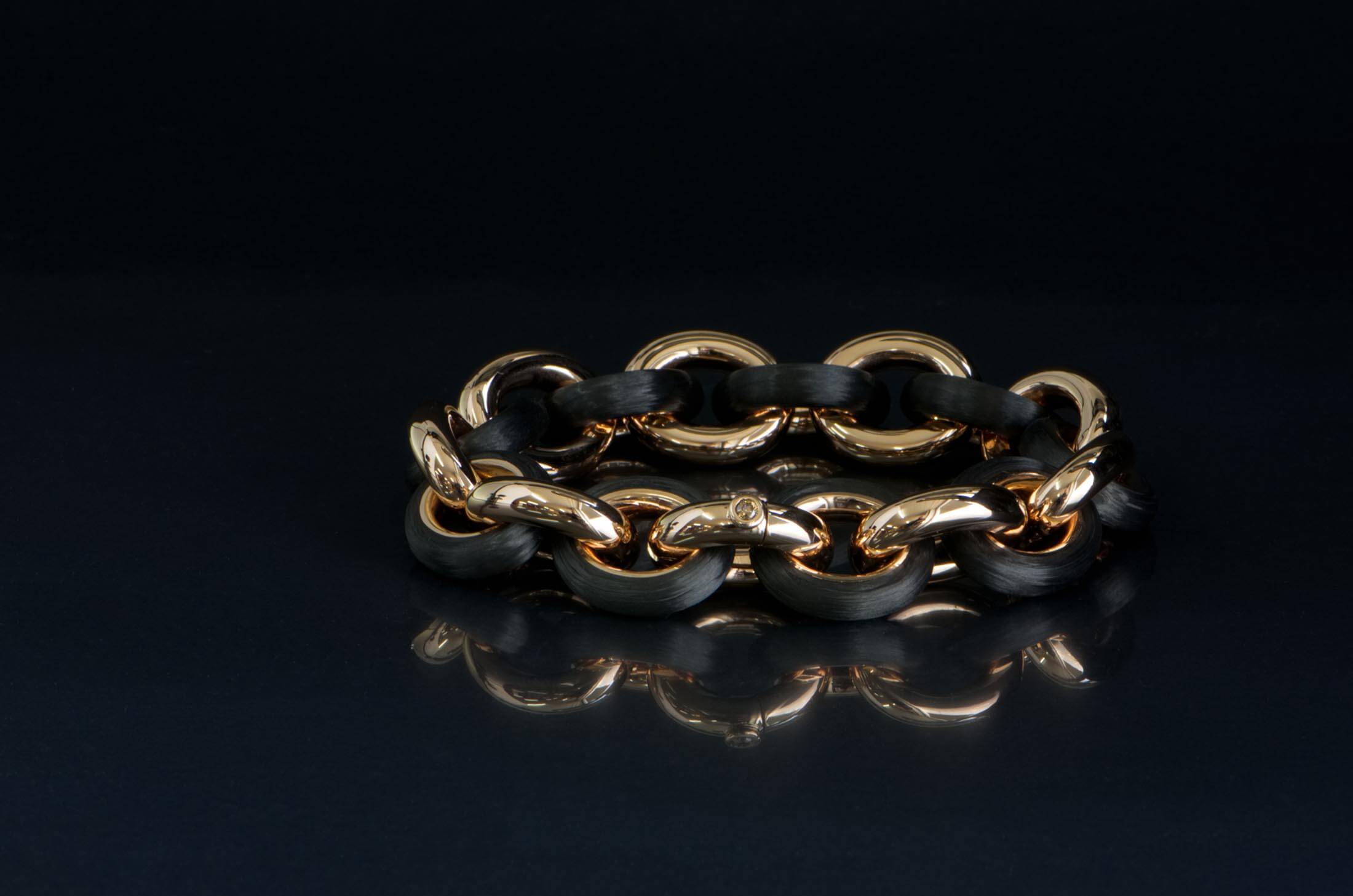 2 Atelier Tessa Goldschmied Lachen Zuerichsee Carbon Schmuck Armband Bracelet Rosegold Rogold Gelbgold