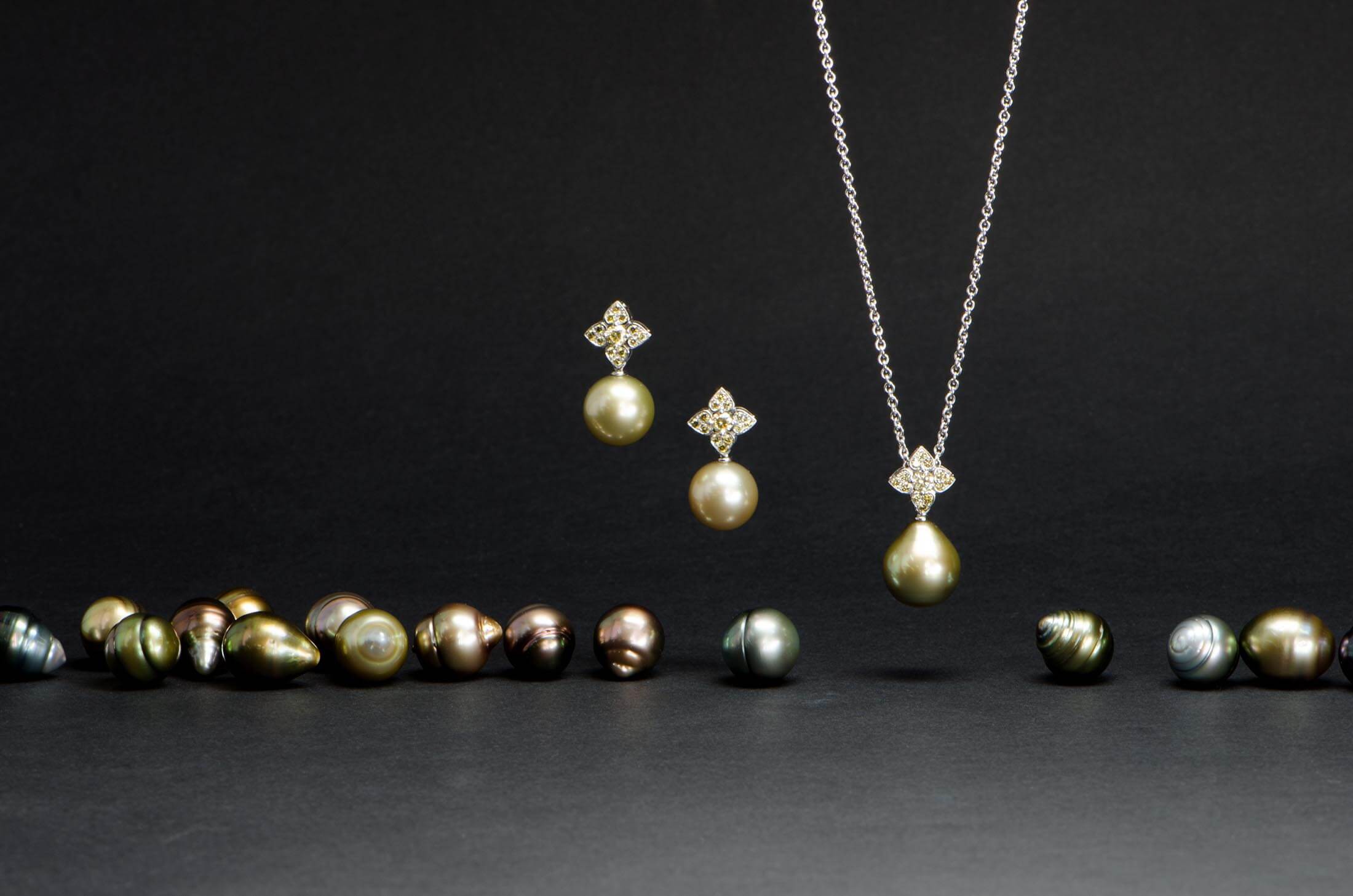 1 Atelier Tessa Goldschmied Lachen Zuerichsee Perlen Schmuck Handmade Swissmade Fiji Fidschi Perlenkette Collier Anhaenger Diamanten