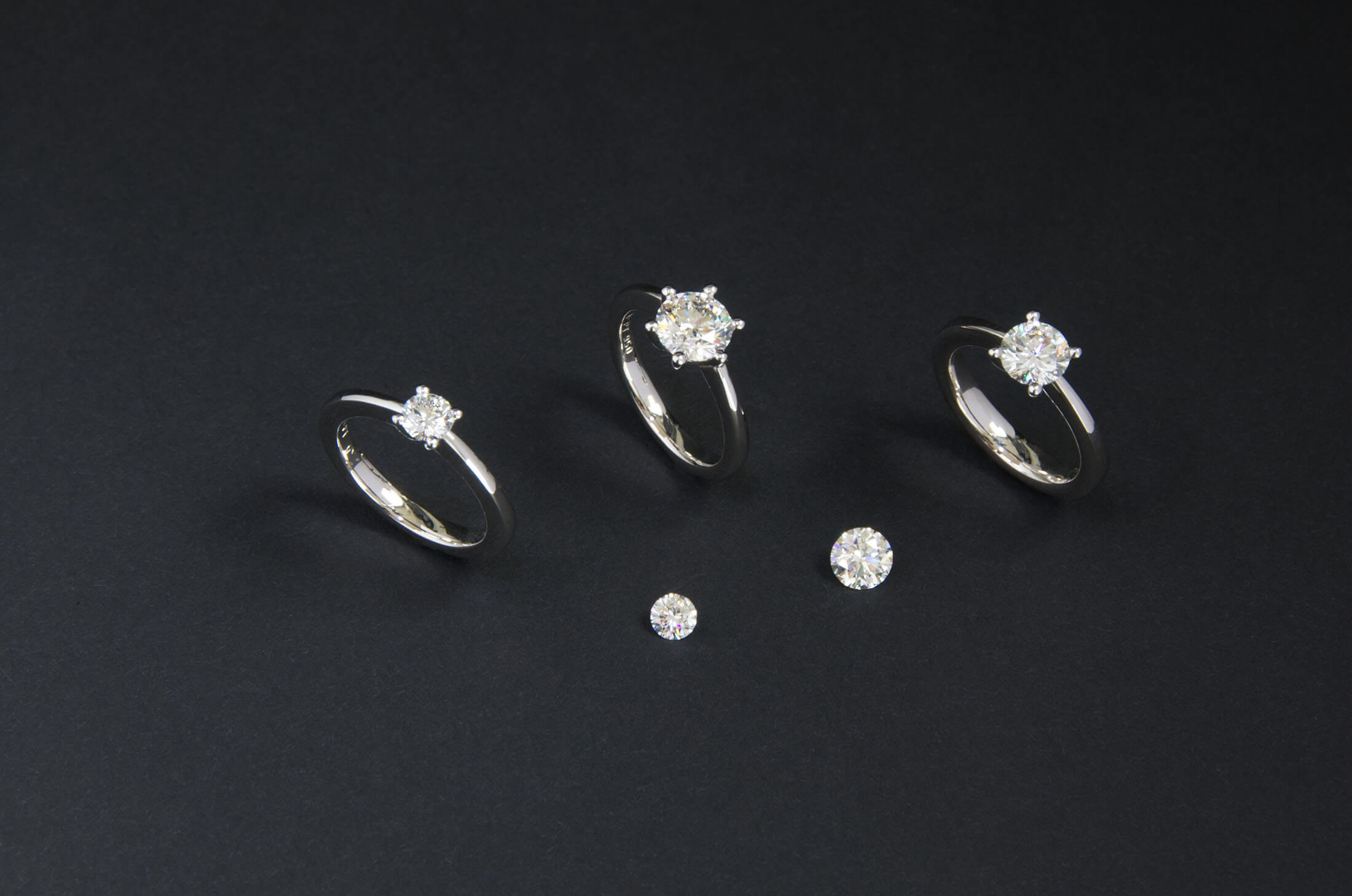 1 Atelier Tessa Goldschmied Lachen Zuerichsee Schmuck Verlobungsring Ring Mit Diamant Solitaire Brillant Platin Juwelen Ehering Engagement Solitaer